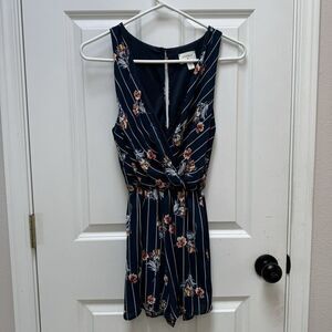 Everly Short Romper Sz XS Faux Wrap Sleeveless V Neck Navy Floral Summer Travel